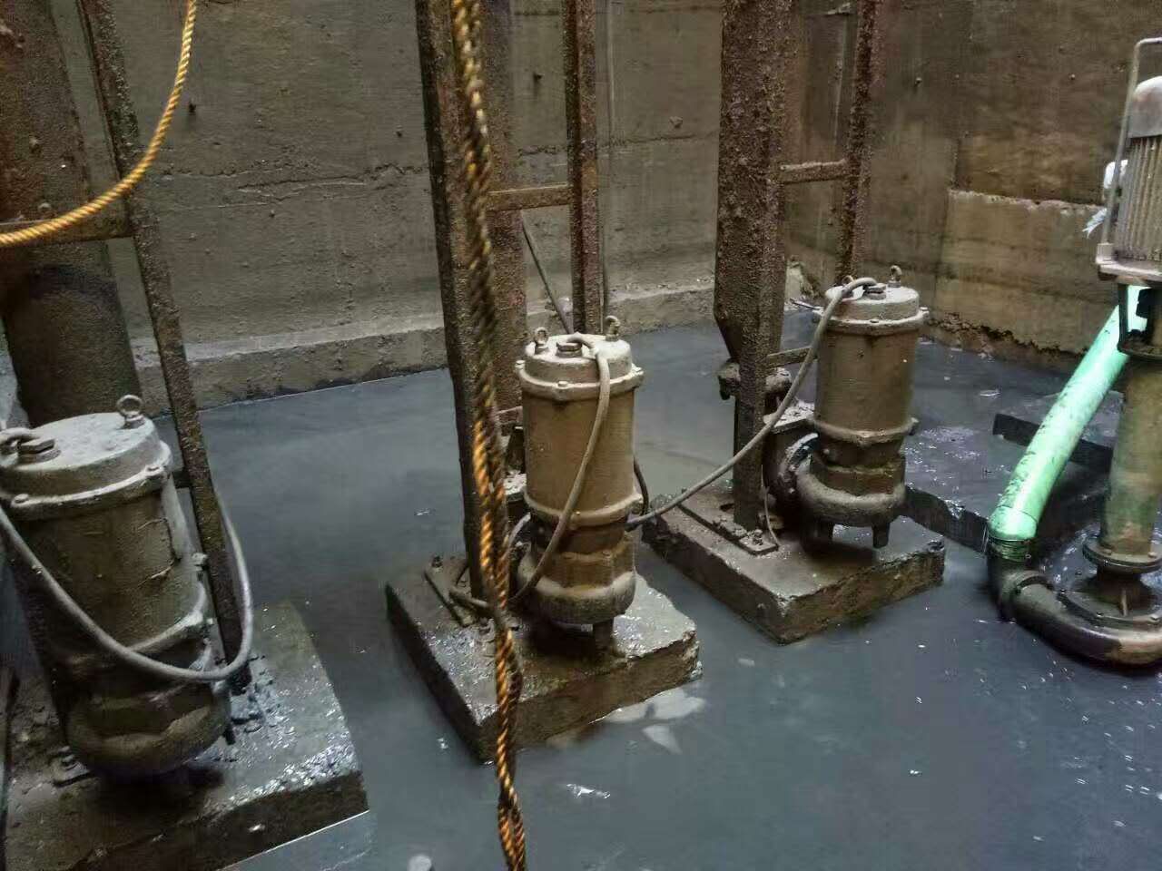 台江污水池清理